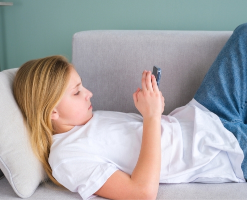 Kifoz zararları, kamburluk nefes darlığı yapar mı, kamburluk mideye baskı, ileri derece kifoz belirtileri